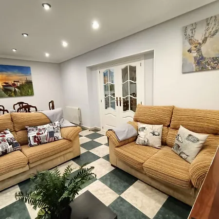 Luxury Family Homes K アパート サラマンカ